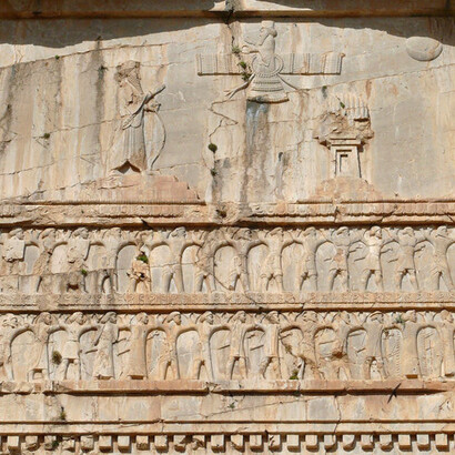 El faravahar o farohar es uno de los símbolos más conocidos del zoroastrismo. Consiste en un disco alado, un elemento que posee una larga tradición en el arte y la cultura de Oriente Próximo y Medio