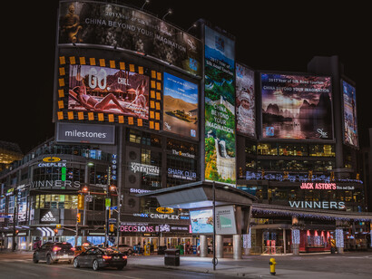 Sociedad del espectáculo y sociedad de consumo son las dos caras de la misma moneda