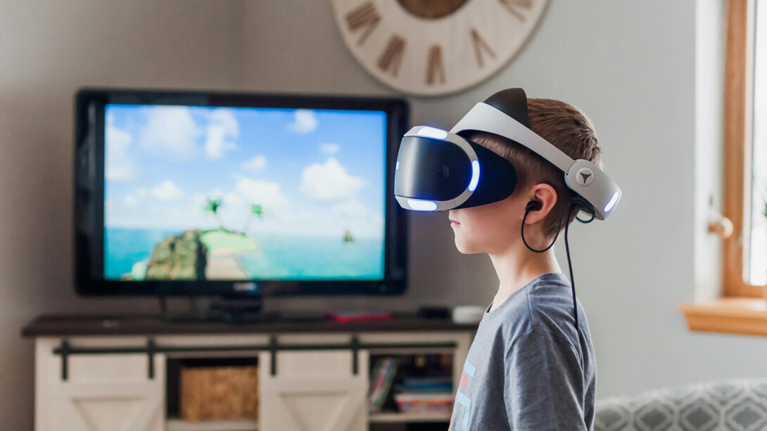 O uso excessivo de smartphones e tablets por crianças pode desencadear transtornos psicológicos, distúrbios do sono e problemas físicos. É essencial equilibrar o uso de tecnologias com atividades saudáveis e interações sociais