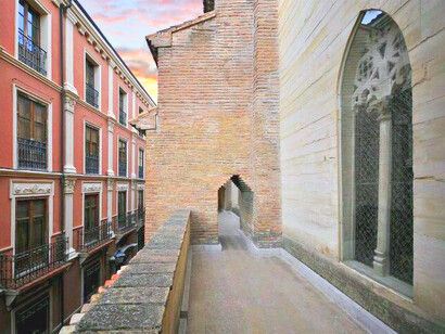 La iglesia de San Pedro de Teruel: su campanario, la torre de San Pedro, es el ejemplo más antiguo del mudéjar turolense y data del siglo XIII