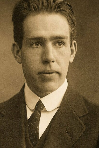 Niels Bohr (1885-1962) se enfrascó junto a Einsten en un diferendo a propósito de la relación observador-observado en Física Cuántica 