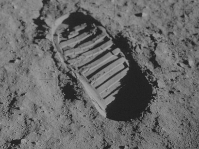 La regolite lunare è più ruvida e spigolosa della polvere della Terra, perché non è mai stata
esposta alle intemperie o a sostanze chimiche che la renderebbero più levigata. Credit: Nasa