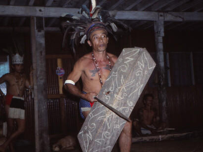 L'antica tradizione di praticare il tatuaggio su diverse parti del corpo è espressione di una vera e propria forma d'arte ornamentale. I disegni più elaborati denotavano un elevato stato sociale all'interno della comunità