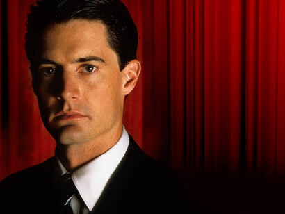 Kyle MacLachlan se mete en la piel de Dale Cooper, el agente del FBI enviado para investigar el asesinato de Laura Palmar