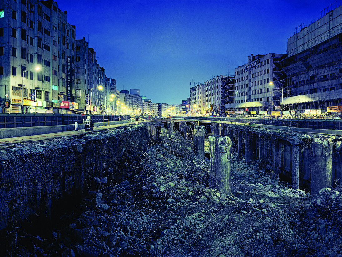 Ahn Sekwon, Cheonggye Stream’s View of Seoul Lights, 2004 / © Ahn Sekwon