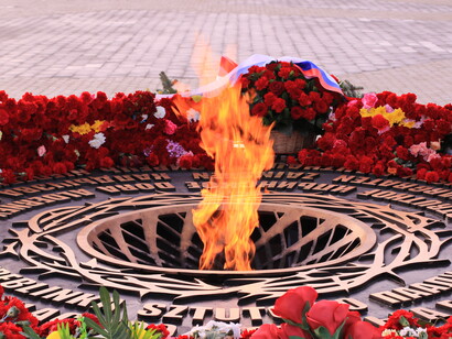 La brutalidad del sufrimiento humano del asedio de Leningrado —un millón y medio de muertos— no es cualitativamente diferente de los numerosos genocidios coloniales e imperiales entre los siglos XVI y XX. Llama Eterna. Monumento a las víctimas del genocidio nazi en Zaitsevo. Distrito de Gatchinsky, Óblast de Leningrado. Rusia.