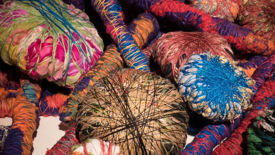 Sheila Hicks, Cordes Sauvages Pow Wow, 2015, linen, cotton, acrylic fibres, size: variable, Photo by Cristobal Zanartu