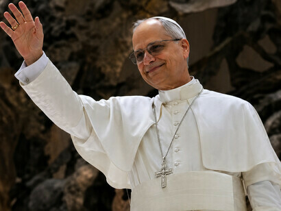 La persona de León XIV despierta esperanza. Porque recuerda al mundo que el alma humana continúa buscando aquello que está más allá de sí misma. El papa León XIV durante una audiencia (12 de mayo de 2025), con los medios de comunicación (12 de mayo de 2025)