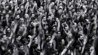 Manifestacion multitudinaria. Los nadies son indispensables para que subsista una sociedad: cosechan los alimentos, limpian la basura de las calles, colocan los caños de agua bajo tierra para que llegue agua corriente a los hogares