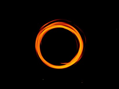 Los poetas propician el camino de la luz holística