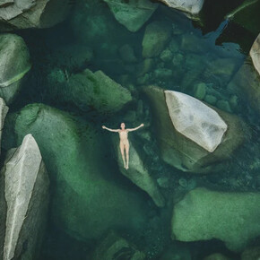 Stella de Mont, Cradled (detail), 2025. Courtesy of Benrubi Gallery