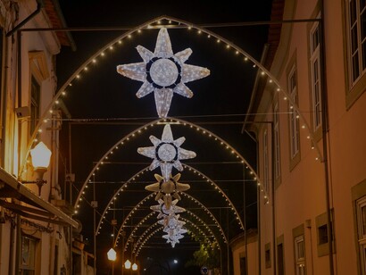 Corredor iluminado em Perlim, em Santa Maria da Feira, Distrito de Aveiro, Portugal