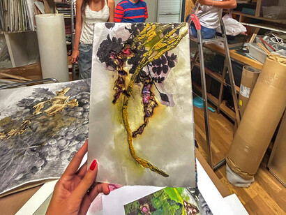 Exemple de distillation solaire sur des croquis d'Akira Inumaru dans la galerie de Area Paris en France