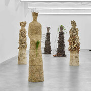 Chiara Camoni, Colonne, vista della mostra. Per gentile concessione di SpazioA