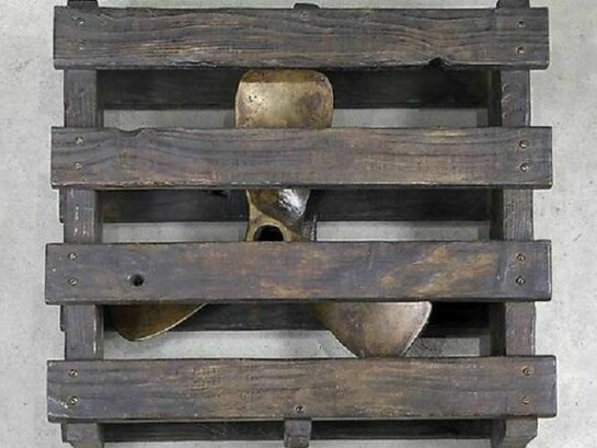 Ian Hamilton Finlay, Chrysalis, 1996, bronze, 6.3 x 21.65 x 20.08 in
16 x 55 x 51 cm, edition unique, IF0556