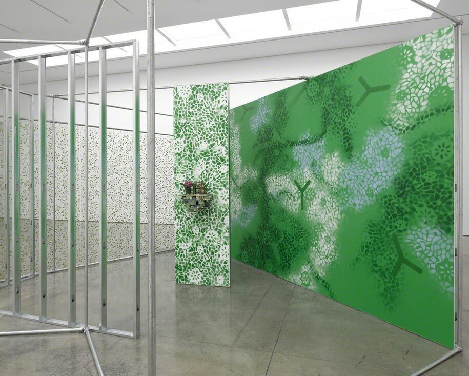 Haim Steinbach: jaws. Courtesy of White Cube