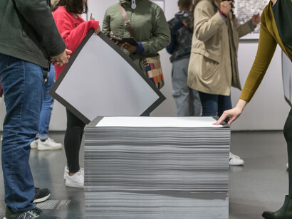 Collection in conversation with Pablo Helguera. Cortesía del MCA Chicago 