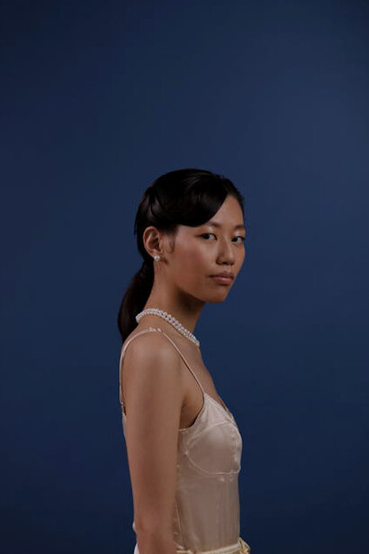 Embodying the intersection of tradition and innovation, this pearl-clad vision hints at the future of fashion marketing, emphasising authenticity and enduring brand connections