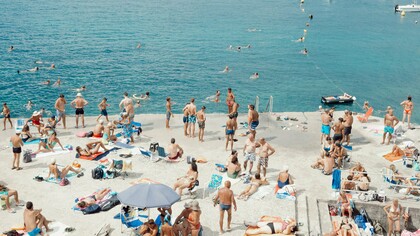 Verão em Puglia, na Itália. Para cada estação existe uma personalidade e gênero musical ao fundo. Acaba a temporada de agasalhos, preguiça, vitaminas c, d em pílulas e agora longas caminhadas ao pôr do sol, ler livros em jardins, banho de sol e contemplar a vida na natureza sempre que possível. Abraços que curam a alma, um novo capítulo pronto pra ser vivido