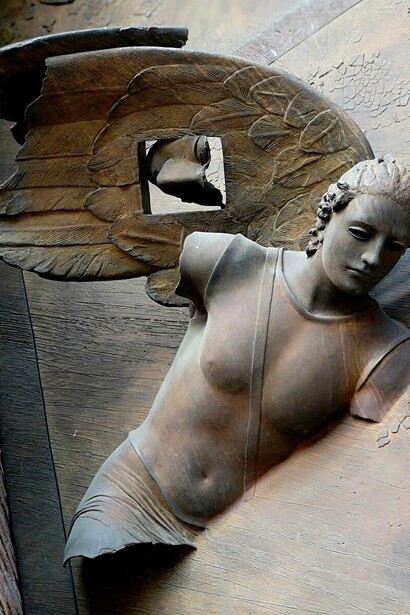 Roma, Basilica di Santa Maria degli Angeli, Igor Mitoraj, Porta destra, Arcangelo Gabriele, bronzo