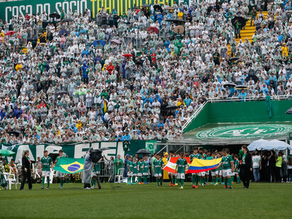 Velório dos mortos na Arena Condá