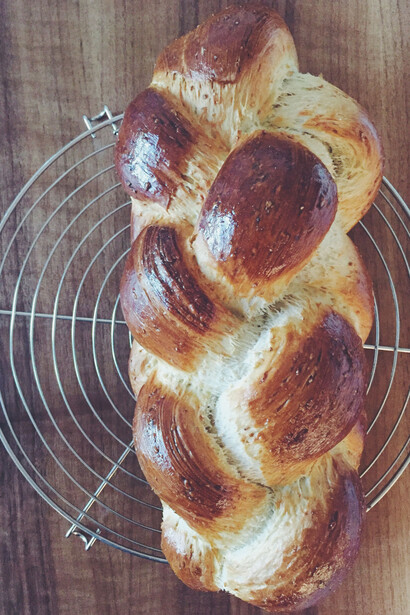 Ein goldener gebackener Zopf