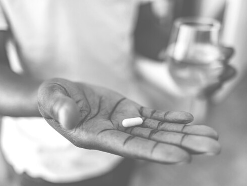 Il team di Patrick Degnan ha sperimentato in laboratorio mettendo assieme batteri dotati di geni per il trasporto di vitamina B12 con altri privi di tali geni