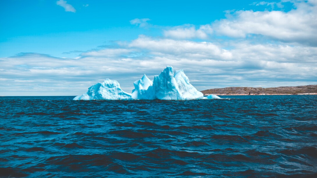 O derretimento acelerado das camadas de gelo representa um alarme visual e tangível das rápidas transformações climáticas globais