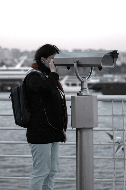 Um binóculo no porto e os esconderijos do mar