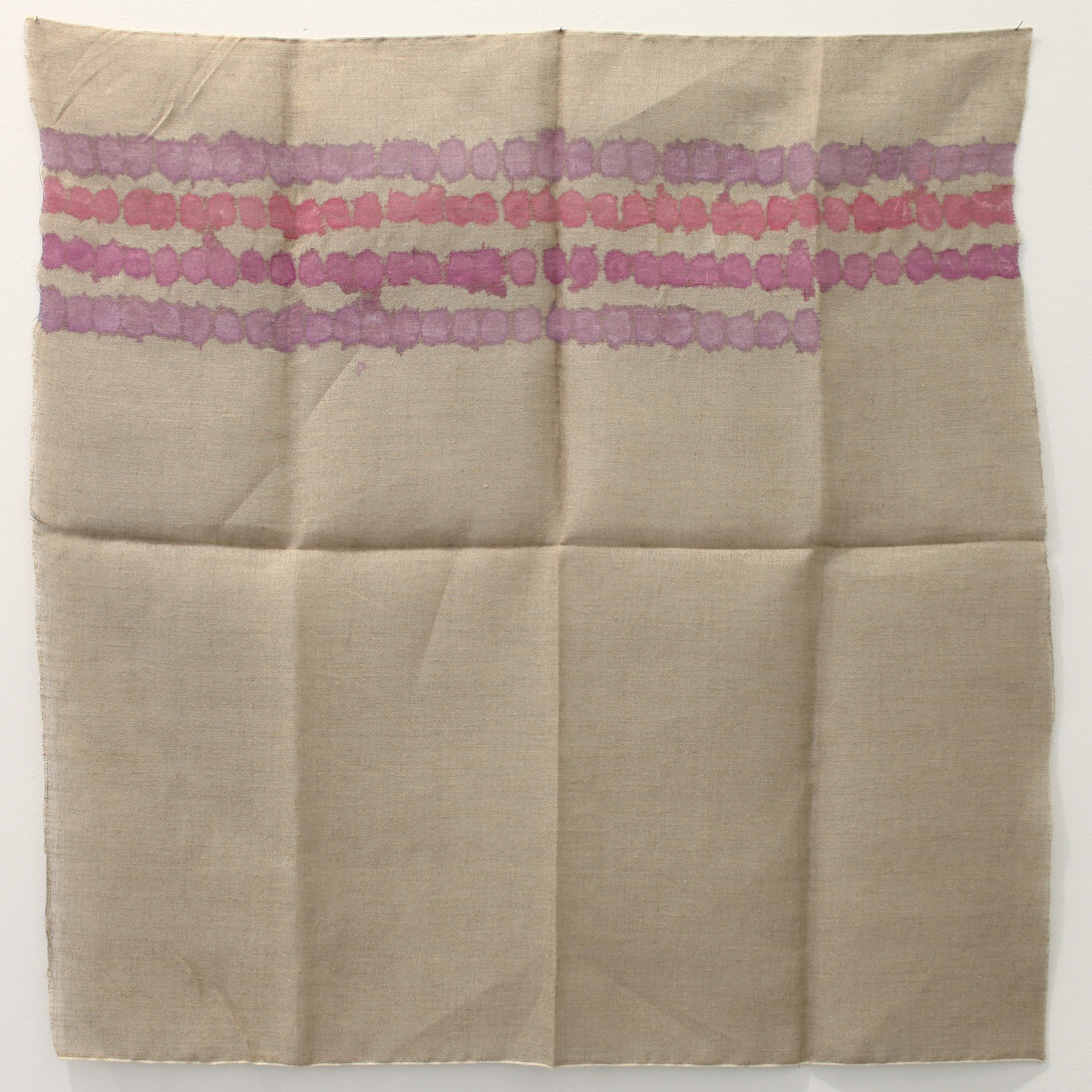 Giorgio Griffa, Segni orizzontali, 1974, acrilico su juta, 100 x 97 cm