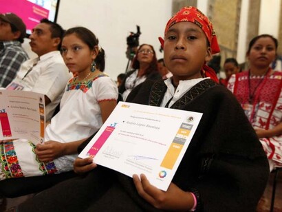 Menino com o seu título