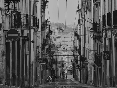 Ruas de Portugal. O degredo reforçou exclusão e marginalização, criando as bases para desigualdades sociais persistentes