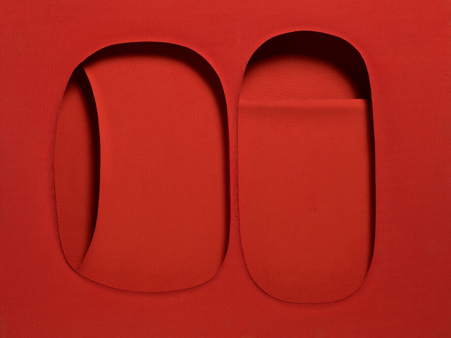 Paolo Scheggi, Intersuperficie curva rossa, 1967