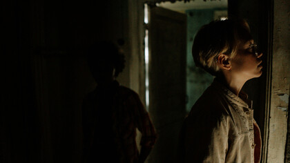 Harta de despertar de golpe siempre en el mismo rango horario y desvelarse por horas hasta volverse a dormir y parecer un zombi durante todo el día, juntó sus palmas