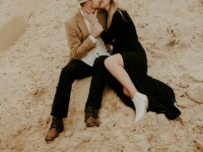 Y besos