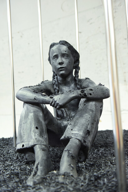 Cyril De Commarque, Oro (detail), 2019, HDPE recycled plastics sculpture and recycled plastics base.
