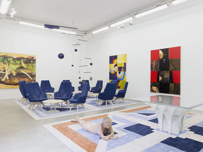 Vue de l’exposition "Paulin, Paulin, Paulin », Galerie Perrotin, Paris du 22 octobre au 19 décembre 2015. De gauche à droite: Mike Bouchet, Pierre
Paulin, Xavier Veilhan and John De Andrea
Photo: Claire Dorn. © Xavier Veilhan / ADAGP, Paris, 2015. Courtesy Paulin, Paulin, Paulin, Peres Projects and Galerie
Perrotin