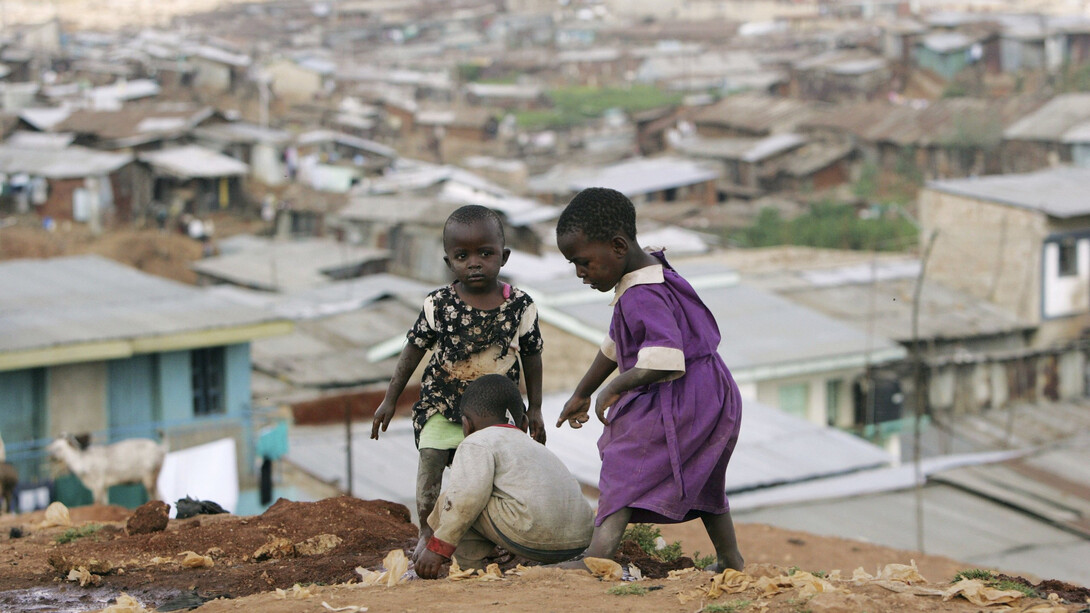 Niños en situación de pobreza: los miles de millones de pobres tampoco pueden dar ningún paso atrás. Siguen careciendo de todo tipo de recursos para llevar una vida digna