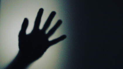 La imagen de lo invisible acompañó siempre al hombre y la posibilidad de que algo existiera eludiendo nuestra visión