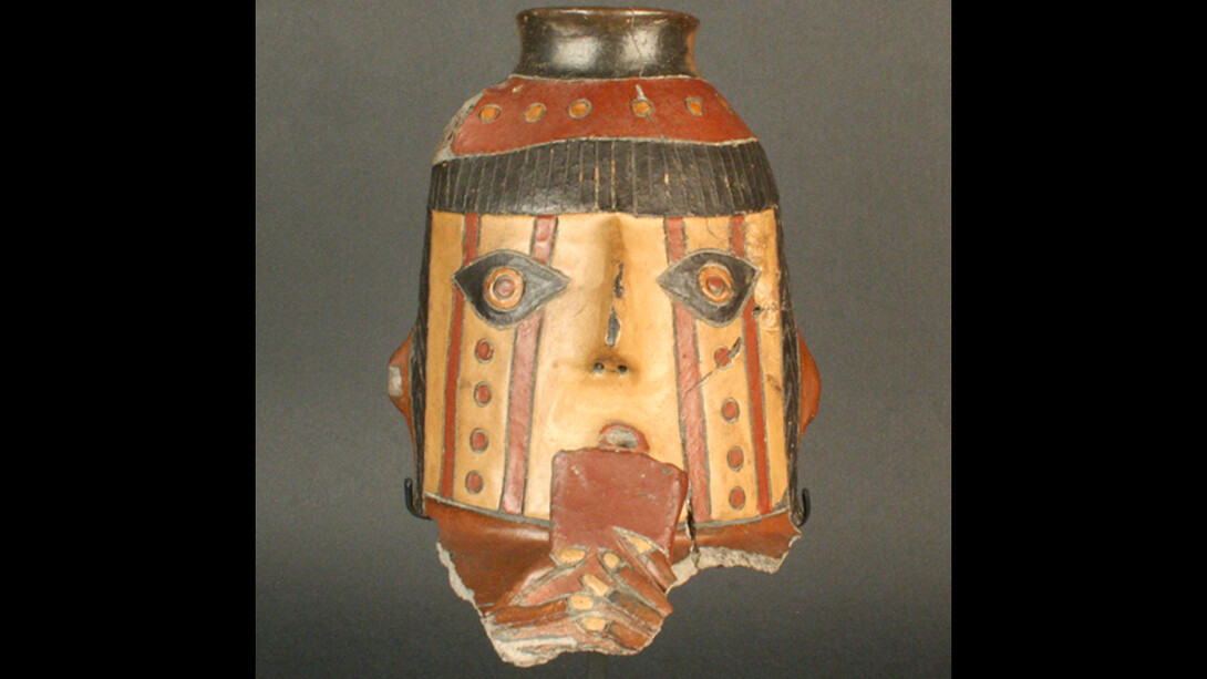 Fragmento de cántaro: músico con zampoña

Materiales: Cerámica

Formativo Tardío. 200 - 600 a.C.

Medidas: 160 mm de alto, 160 mm ancho.