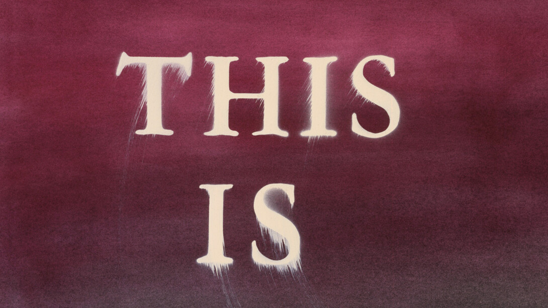 Ed Ruscha, This Is, 2014, Pigmento in polvere e acrilico su tela, 15 x 22 3/8 inches, 38.1 x 56.8 cm ©Ed Ruscha Foto di Paul Ruscha. Courtesy of the artist and Gagosian Gallery