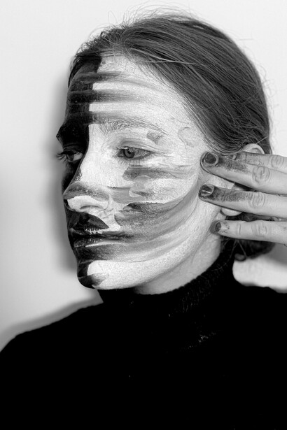 A person with many different faces 