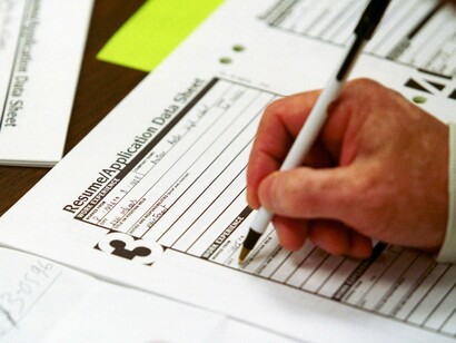 Rellenando una solicitud de empleo