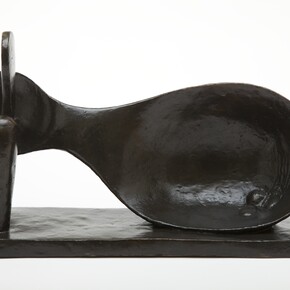Alberto Giacometti (1901-1966)
Femme Couchée/Reclining Woman, 1929
Bronze
27 x 44 x 16 cm.
© The Estate of Alberto Giacometti (Fondation
Giacometti, Paris and ADAGP, Paris), licensed in
the UK by ACS and DACS, London 2016. Courtesy
of Private Collection.