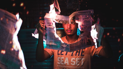 Fake news: tipo de bulo que consiste en un contenido seudoperiodístico cuyo objetivo es desinformar a un público en específico