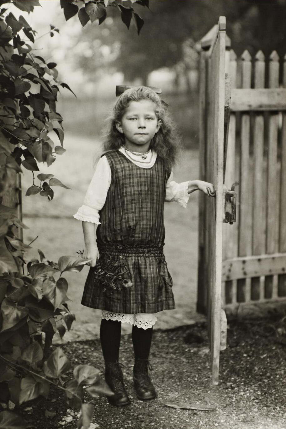 August Sander, Bambina della fattoria, ca. 1910