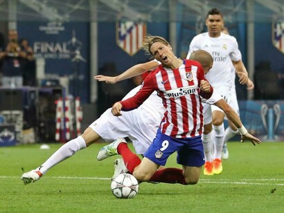 Final de la Champions League 2016. Fernando Torres provoca el penalti ante Pepe