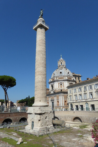 Colonna Traiana, Roma, Italia. Il complesso dei Fori Imperiali: un viaggio nella grandiosità del Foro di Traiano
