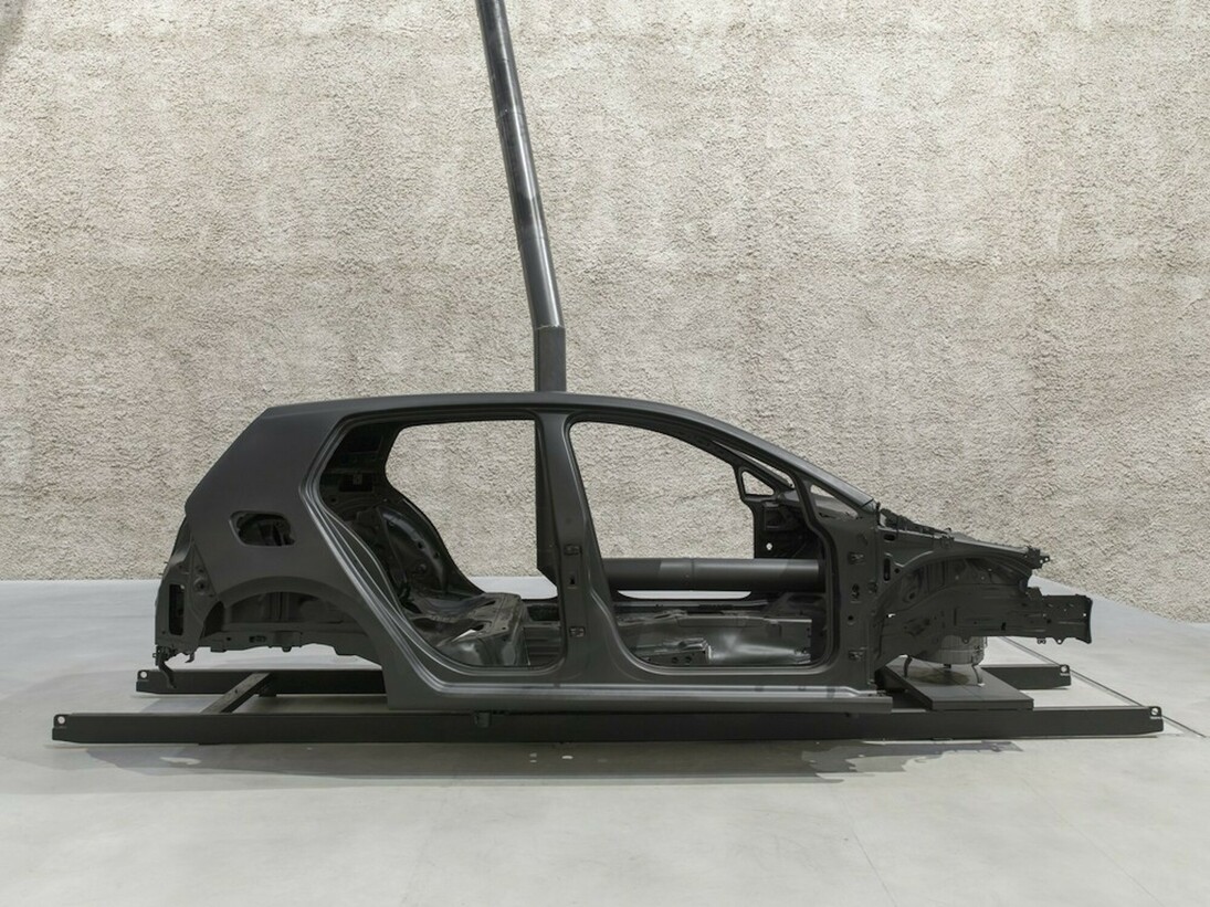 Michael Sailstorfer. Courtesy of König Galerie