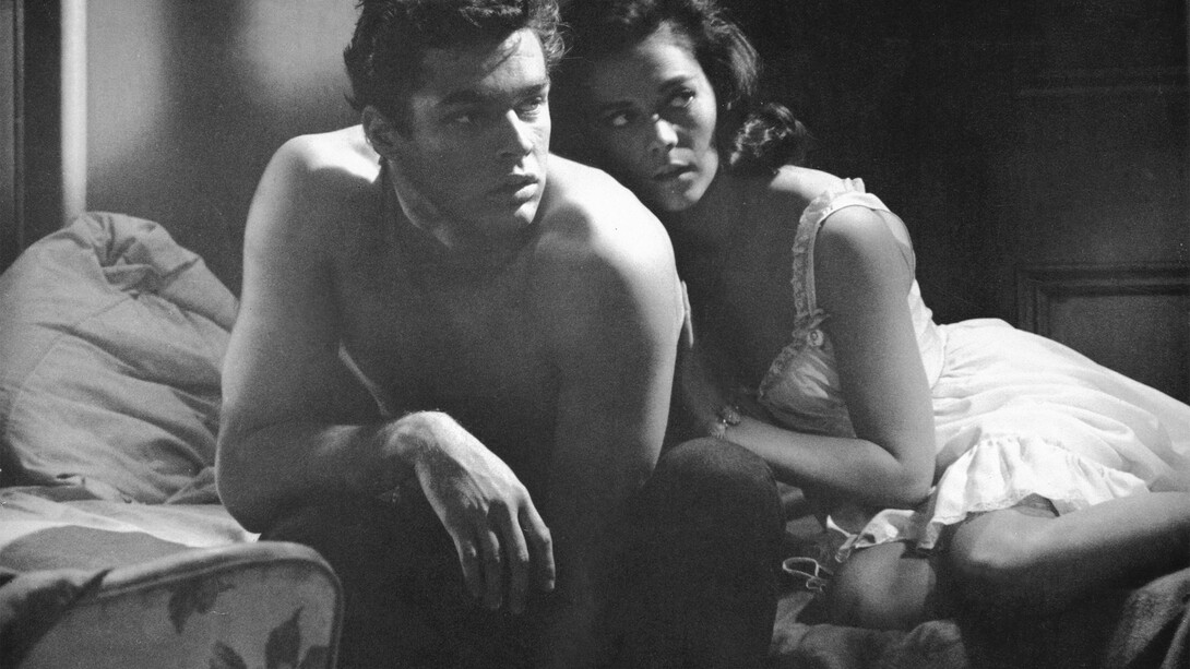 Qué poco les duró la alegría a los desdichados Tony (Richard Beymer) y María (Natalie Wood) en West Side Story